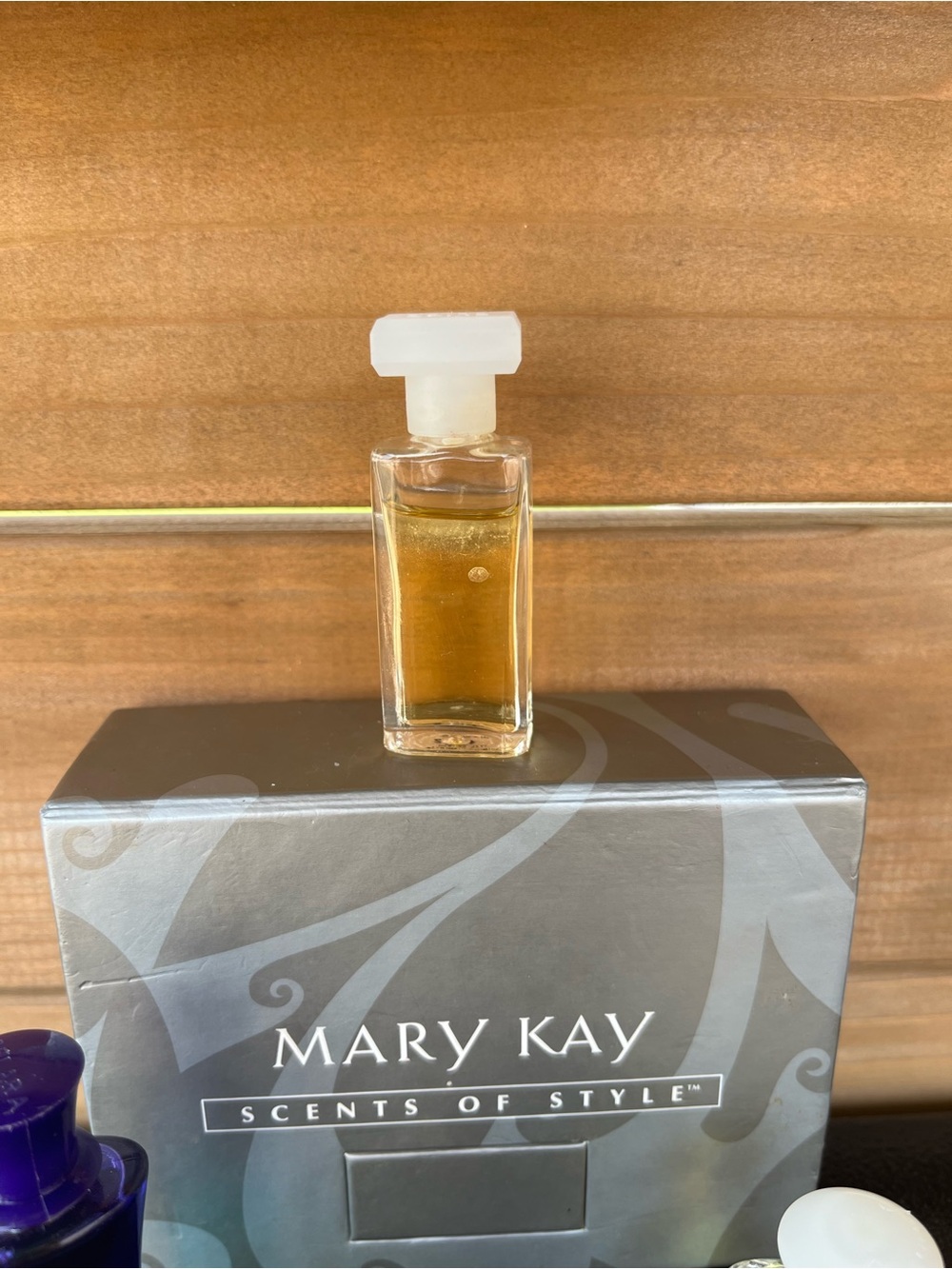 Mary Kay Scents of Style Mini Collection - Full bottles - Picture 4 of 6